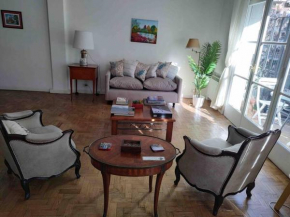 Spacious and comfortable apartment (holidays/work)